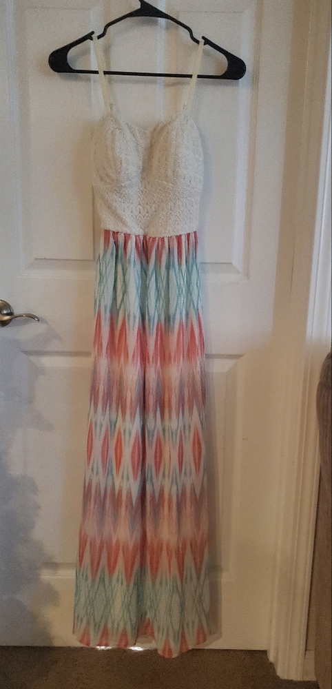 *Lily Rose* Size small maxi dress